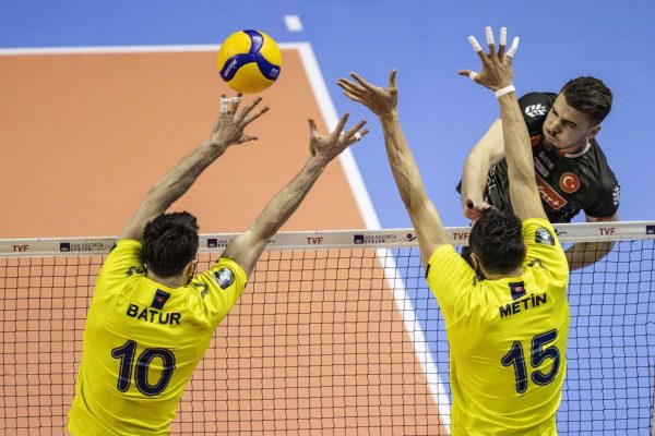 Fenerbahçe set vermedi, durumu eşitledi!