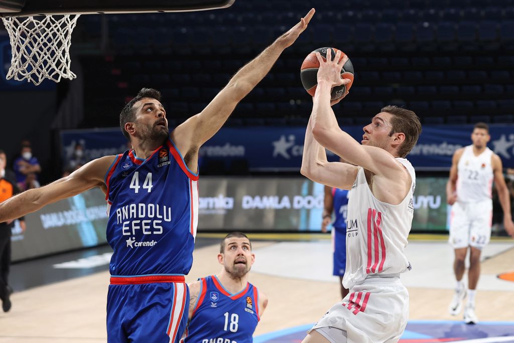 Anadolu Efes avantaj kaptı