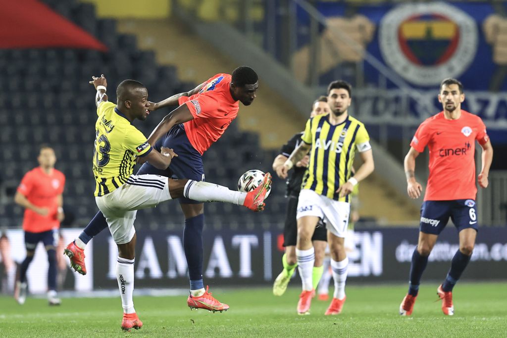 Fenerbahçe, zirve yarışında hata yapmadı