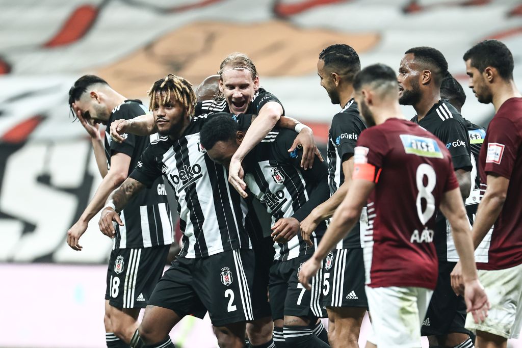 Şampiyonu alkışlıyorum!