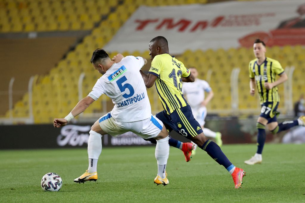 Fenerbahçe 15 dakikada , 3 puanı 3 golle aldı