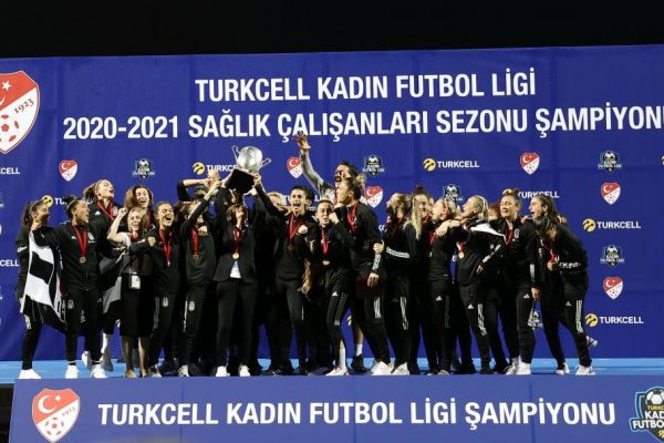 Turkcell Kadın Futbol Ligi’nde Beşiktaş Vodafone şampiyon oldu