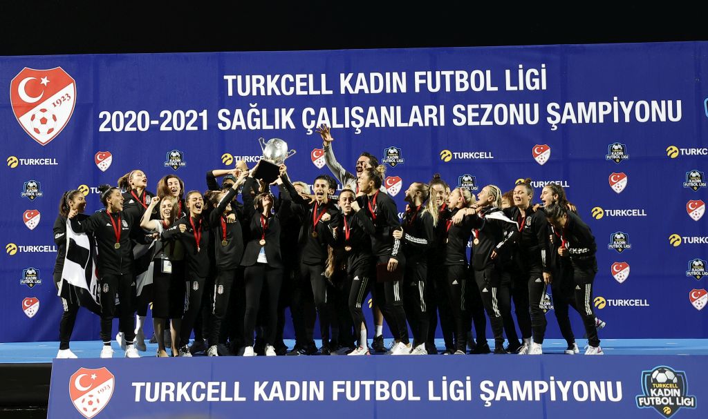 Turkcell Kadın Futbol Ligi’nde Beşiktaş Vodafone şampiyon oldu