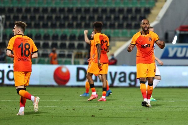 Galatasaray, şampiyonluk şansını son haftaya taşıdı