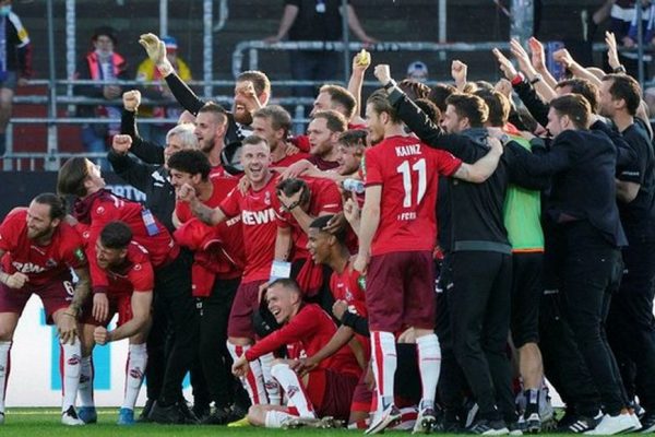 Almanya’da Köln, Bundesliga’da kaldı