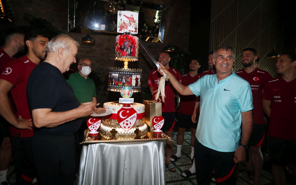 Mutlu ve sağlıklı yıllara Şenol Güneş!