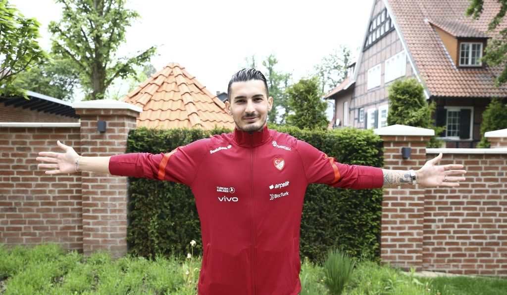 Milli futbolcu Uğurcan Çakır: “İnşallah Avrupa Şampiyonası’nda istediğimiz hedeflere ulaşırız”