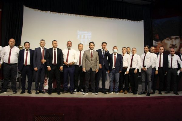 Bandırmaspor Kulübü Başkanı Onur Göçmez, genel kurulda güven tazeledi