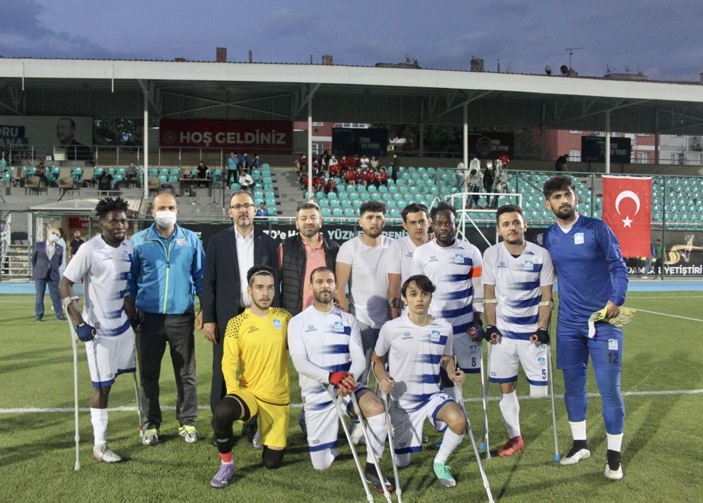 Gençlik ve Spor Bakanı Mehmet Muharrem Kasapoğlu, Ampute Futbol Süper Ligi maçını izledi