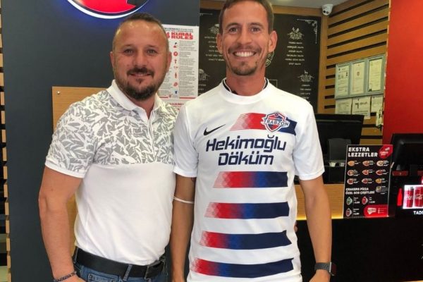 Eski Trabzonsporlu futbolcu Pereira, Misli.com 2. Lig temsilcisi Hekimoğlu Trabzon formasını giydi