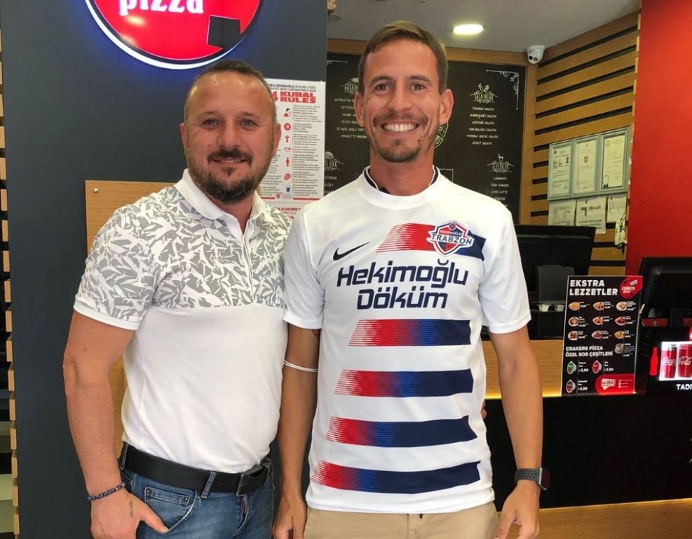 Eski Trabzonsporlu futbolcu Pereira, Misli.com 2. Lig temsilcisi Hekimoğlu Trabzon formasını giydi