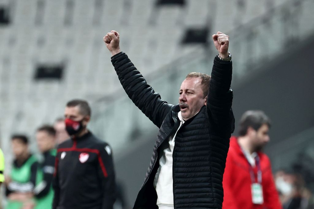 Sergen Yalçın, 1 yıl daha Beşiktaş’ta