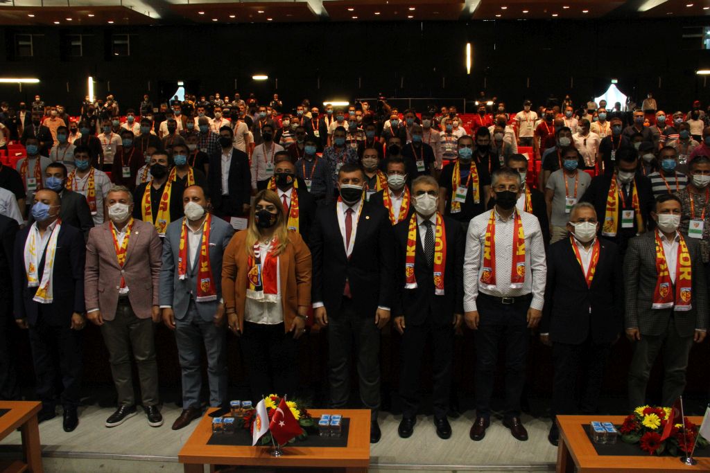 Kayserispor’da Berna Gözbaşı yeniden başkan seçildi