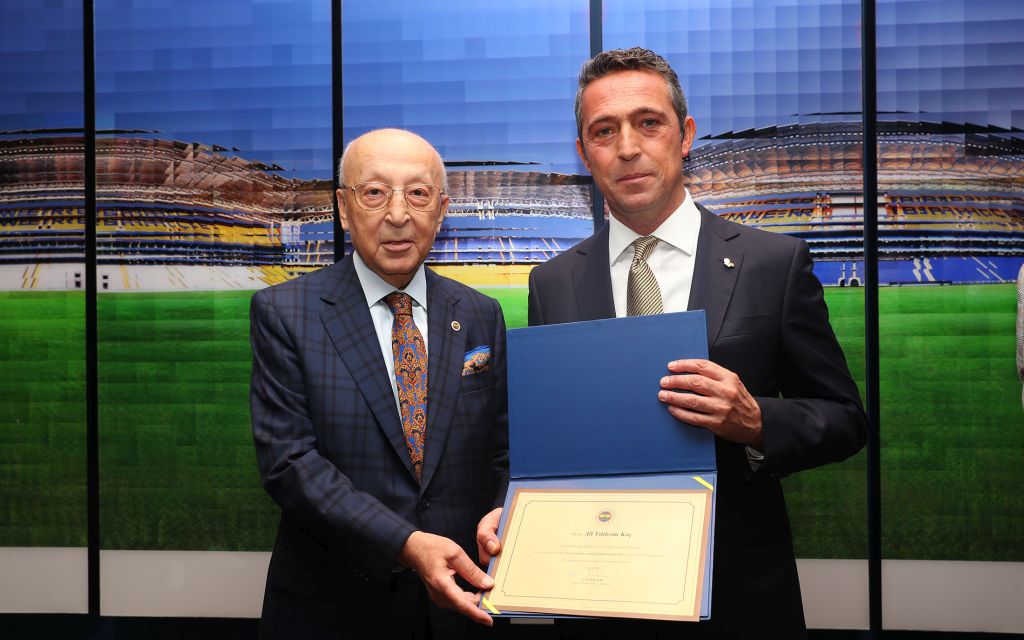 Fenerbahçe’de Ali Koç başkanlığındaki yönetim kurulu, mazbatalarını aldı