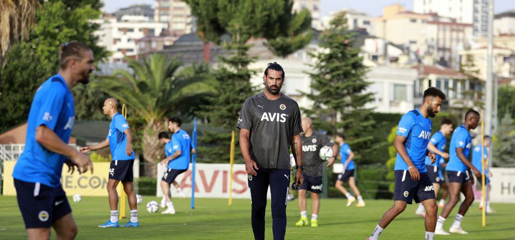 Fenerbahçe, yeni sezon hazırlıklarına başladı