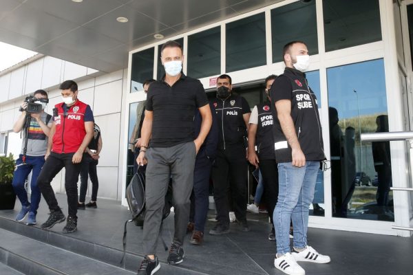 Fenerbahçe’de teknik direktörlüğe getirilen Vitor Pereira, İstanbul’a geldi