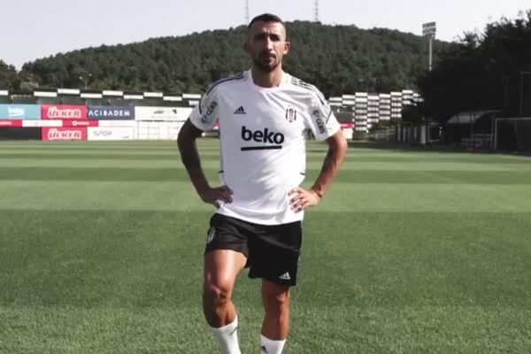 Beşiktaş, Mehmet Topal’ı transfer etti