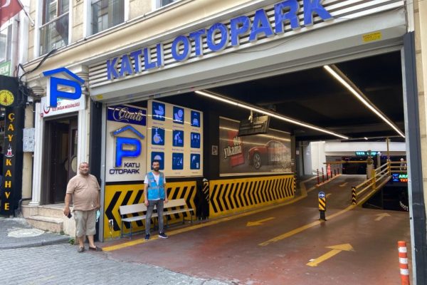Kadiköy’de Çinili Otopark