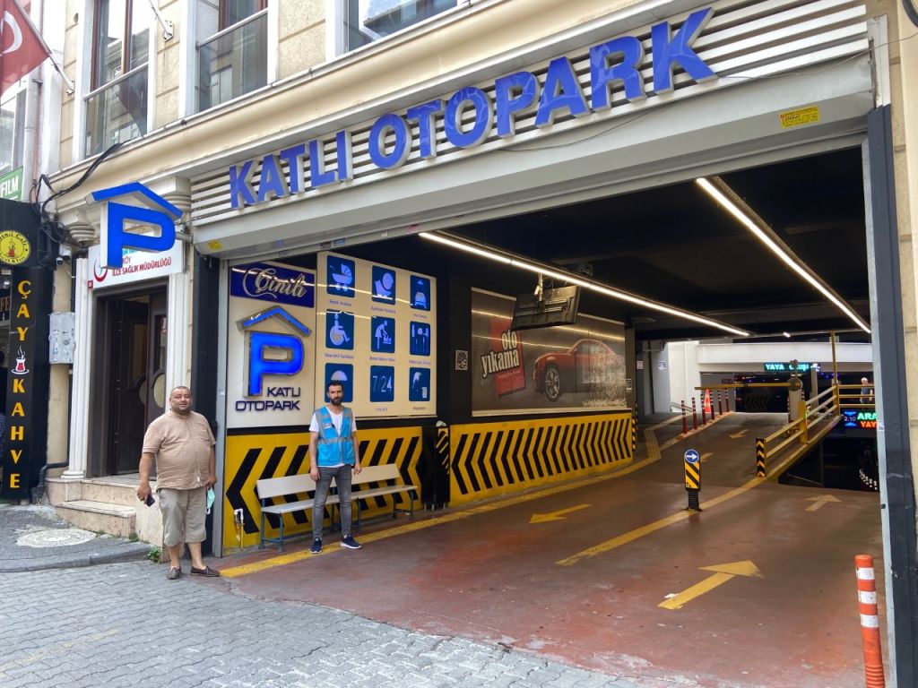 Kadiköy’de Çinili Otopark