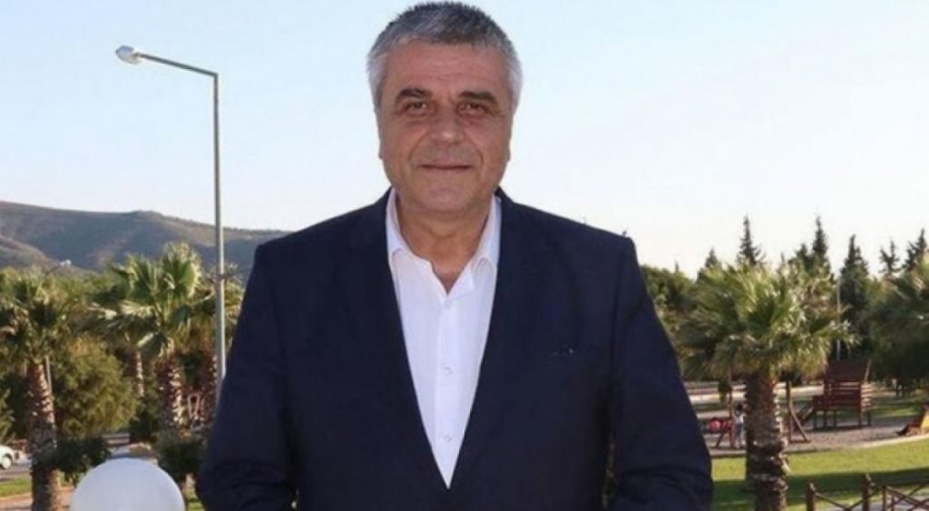 Akhisarspor eski başkanı Hüseyin Eryüksel, direksiyon başında kalp krizi geçirerek yaşamını yitirdi