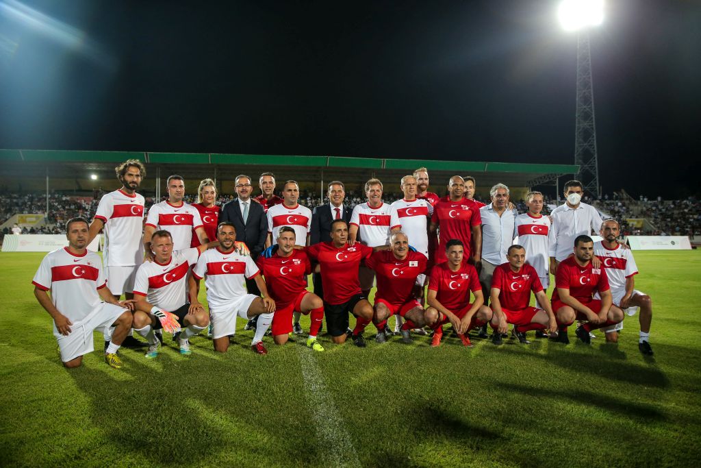 KKTC’deki Şöhretler Maçı’nda dünyaya “sporda ambargoya hayır” mesajı