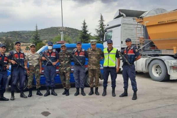 Azerbaycan’dan gelen ekip, yangına müdahaleye başladı