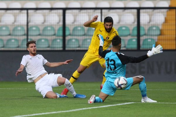 Gol düellosu Manisa’nın