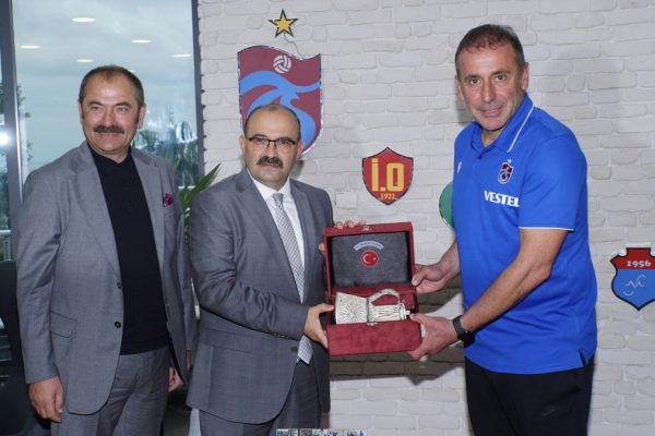 Trabzon Valisi Ustaoğlu’ndan Trabzonspor’a ziyaret