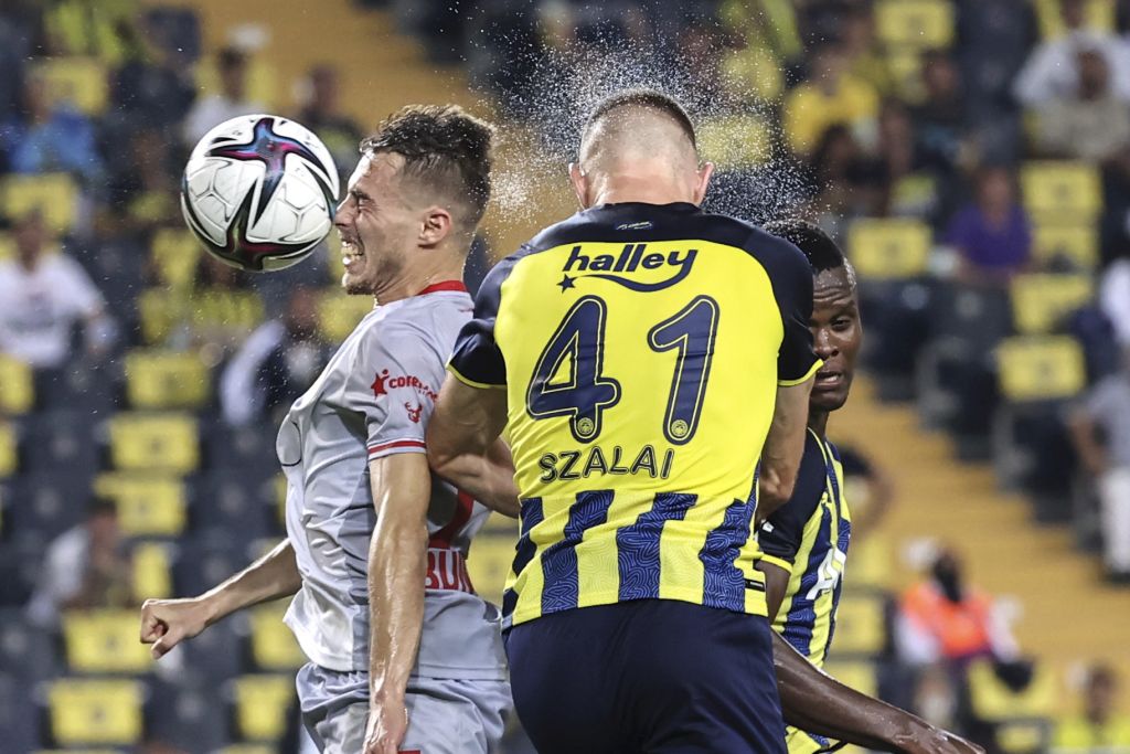 Fenerbahçe, sahasında 3 puanı 2 golle aldı