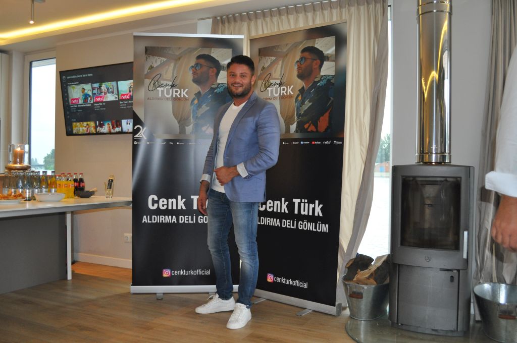 Hamburg’da müzik piyasasında yeni bir yıldız doğuyor!