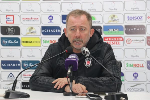 Sergen Yalçın’ın UEFA Şampiyonlar Ligi’nde hedefi gruplardan çıkmak