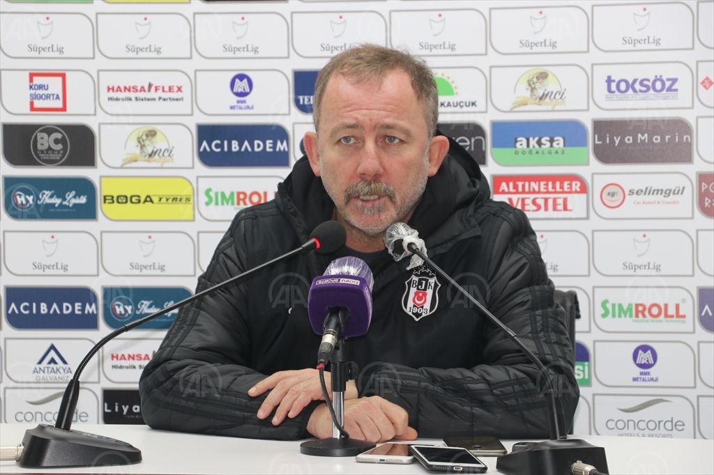 Sergen Yalçın’ın UEFA Şampiyonlar Ligi’nde hedefi gruplardan çıkmak