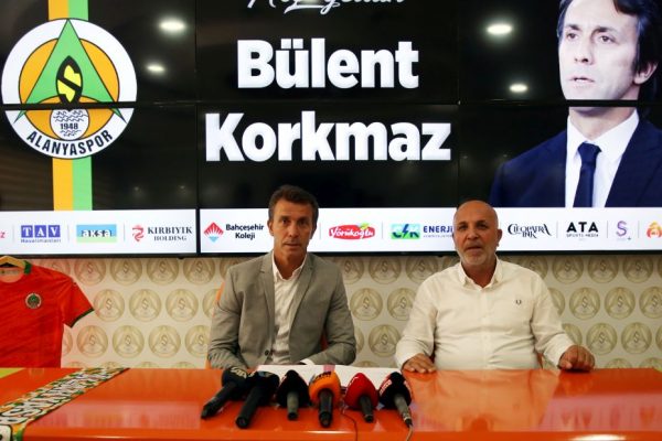 Alanyaspor’da teknik direktörlüğe Bülent Korkmaz getirildi