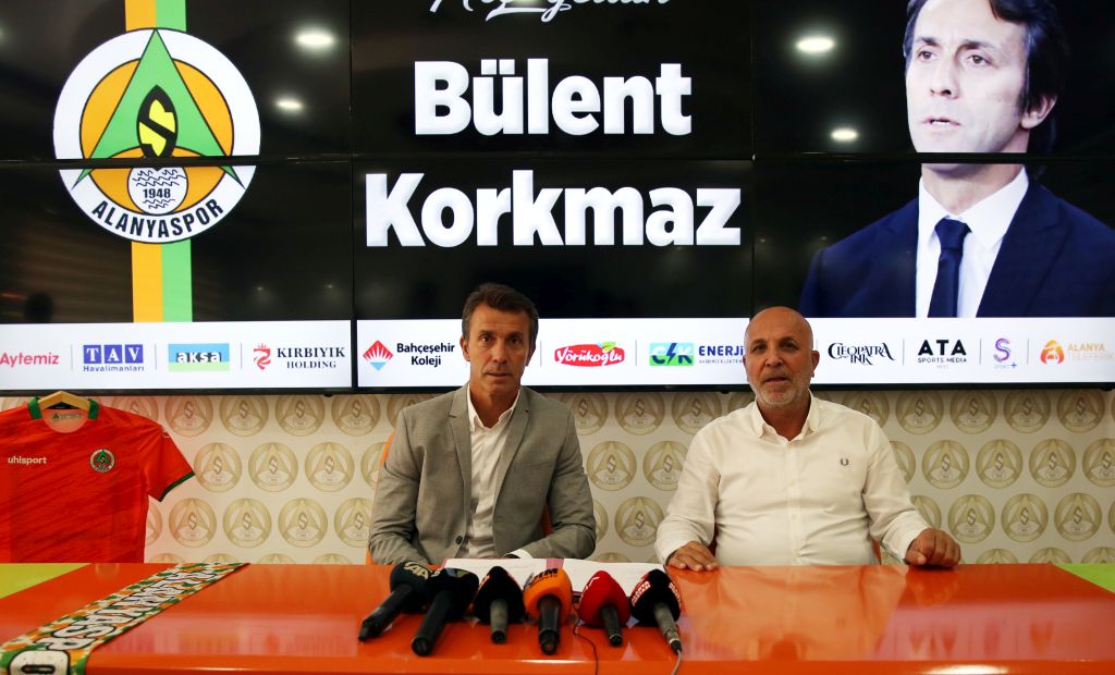 Alanyaspor’da teknik direktörlüğe Bülent Korkmaz getirildi
