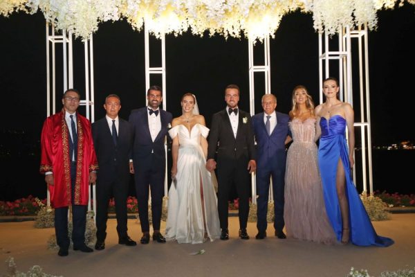 Fenerbahçe Kaptanı Melih Mahmutoğlu, Damla Çakıroğlu ile evlendi