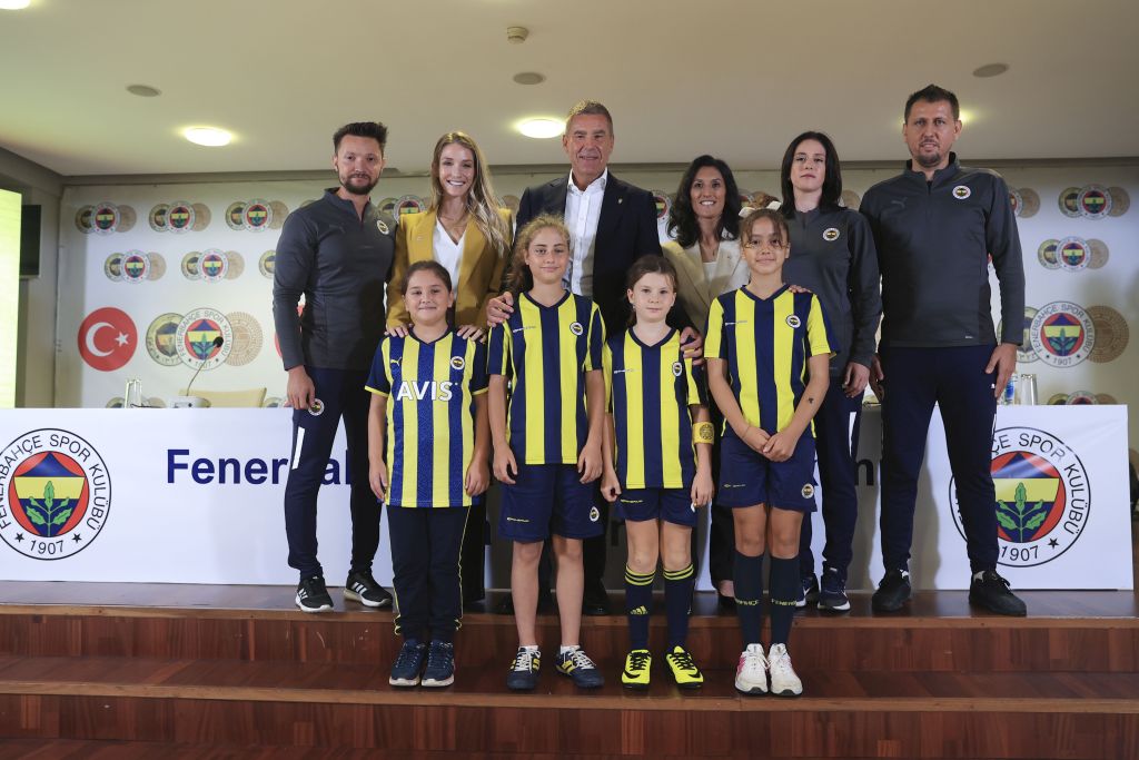 Fenerbahçe’de kadın futbol takımı kuruldu