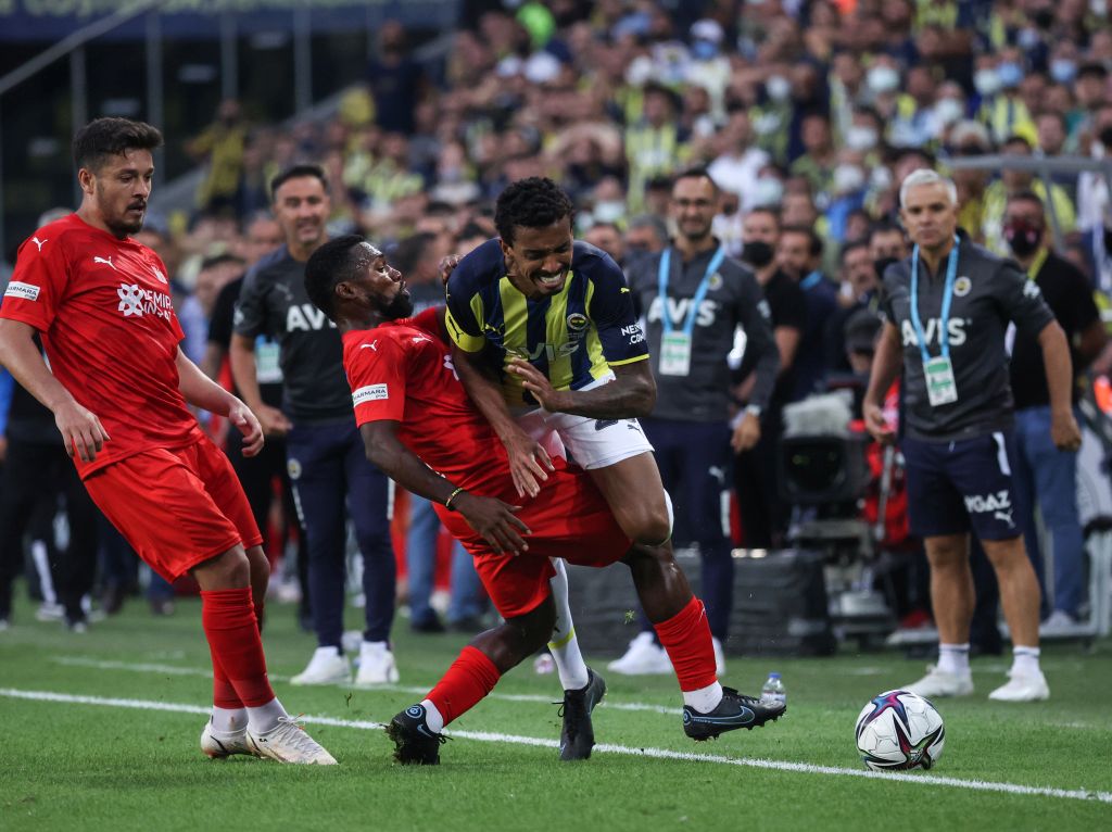 Fenerbahçe, üstünlüğünü koruyamadı