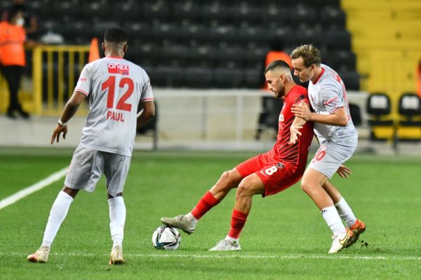 Gaziantep, Antalyaspor”a karşı üç puanla tanıştı