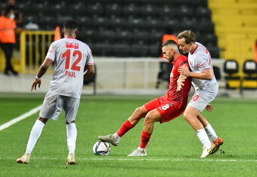 Gaziantep, Antalyaspor”a karşı üç puanla tanıştı