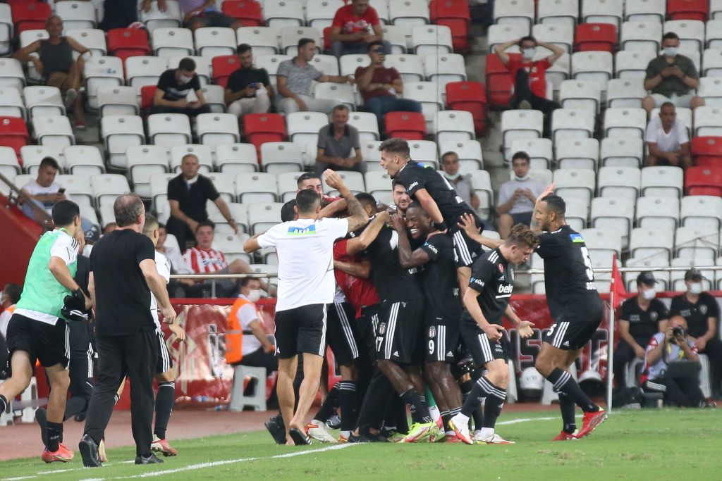 Beşiktaş 2-0 geriye düştüğü maçı 3-2 kazandı