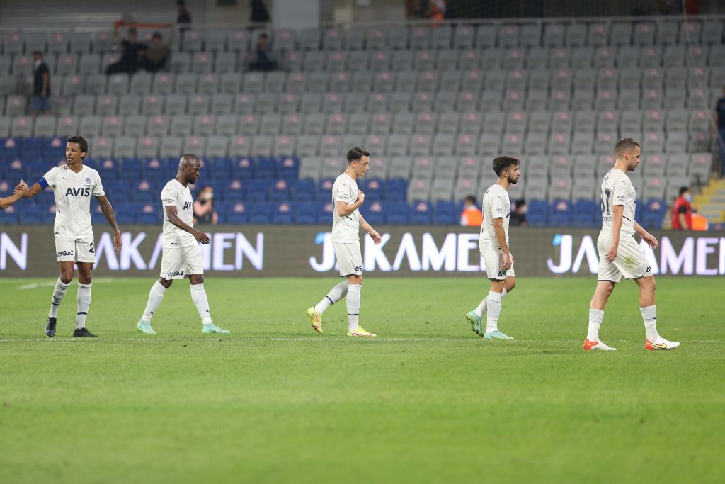 Erken havaya giren Fenerbahçe, Başakşehir’de kayboldu