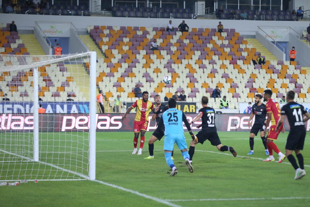 Demir Grup Sivasspor ligde ilk galibiyetini aldı: 1-0