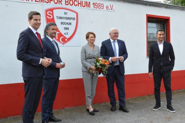 Almanya Cumhurbaşkanı Steinmeier, Türkiyemspor kulübünü ziyaret etti