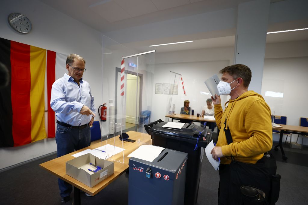 Almanya’da SPD, Yeşilleri ve FDP’yi koalisyon görüşmeleri yapmaya davet etti