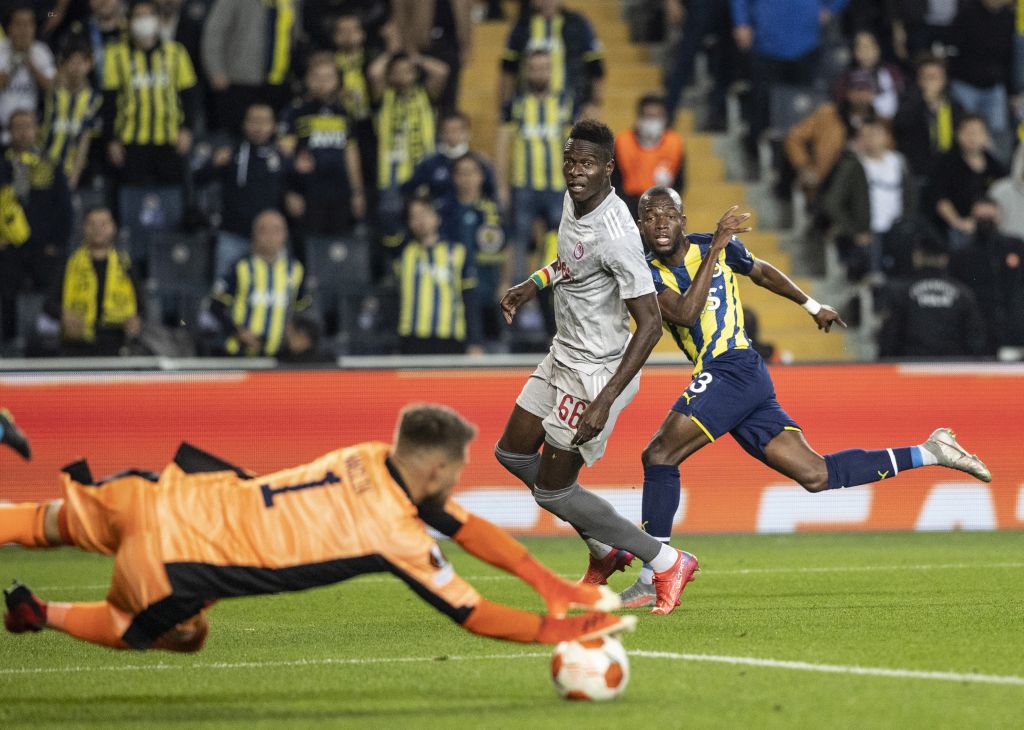 Fenerbahçe, UEFA Avrupa Ligi’nde farklı kaybetti
