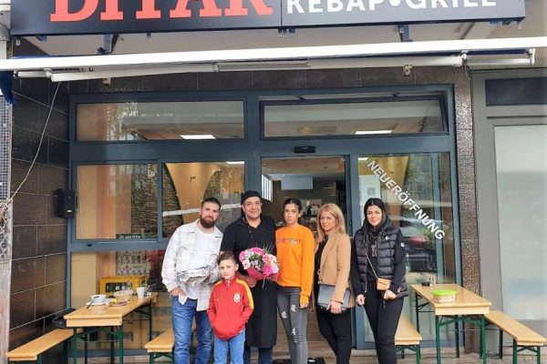 ÇİĞKÖFTECİ DİYAR YENİ YAŞINA AİLESİ İLE GİRDİ