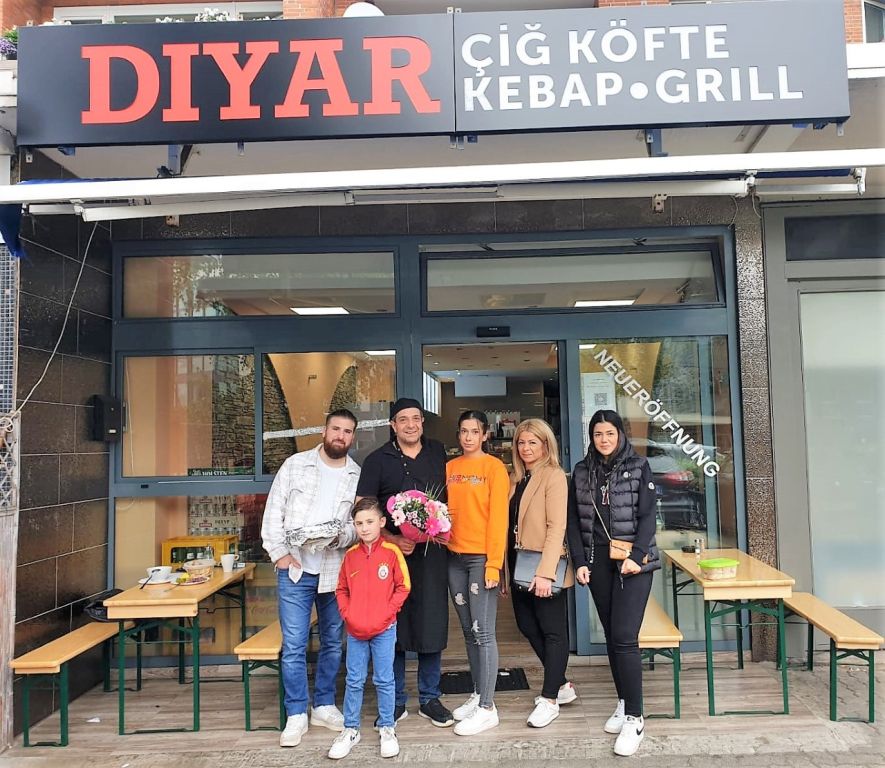 ÇİĞKÖFTECİ DİYAR YENİ YAŞINA AİLESİ İLE GİRDİ