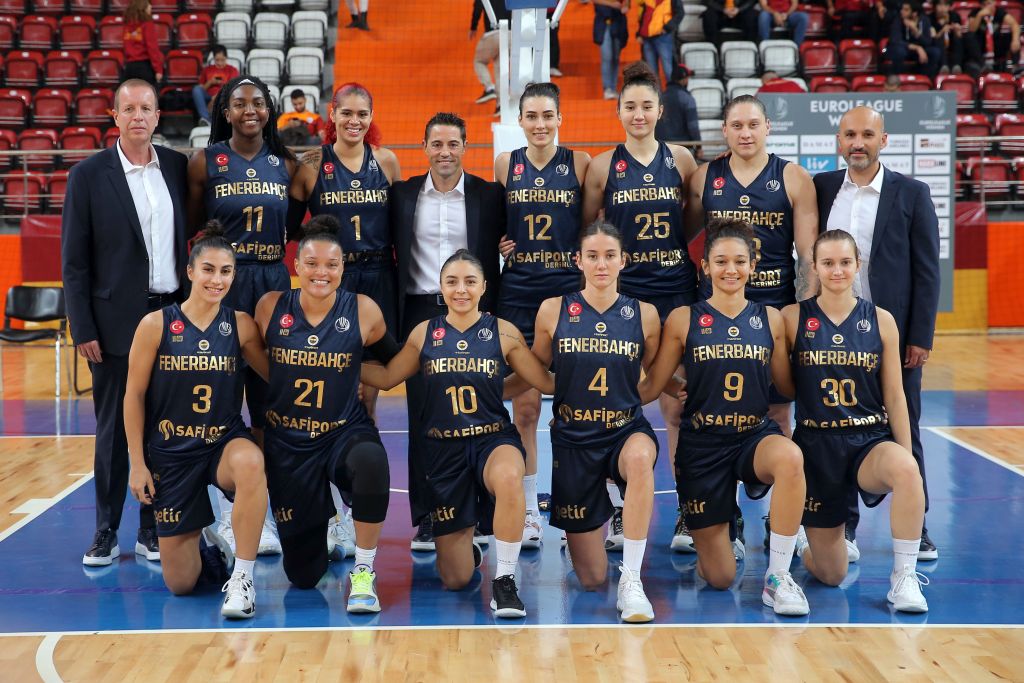 Avrupa’da pota derbisinde Fenerbahçe, Galatasaray’ı açık farkla yendi