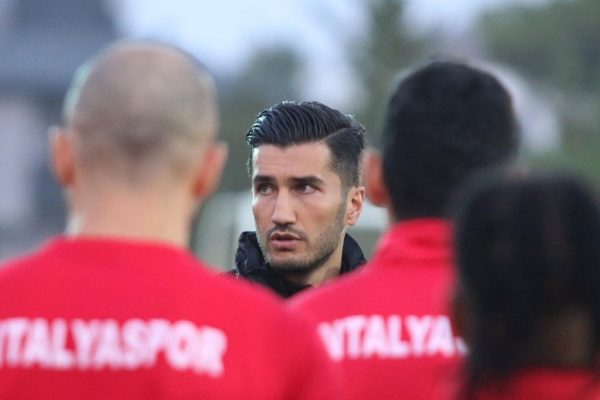 Antalyaspor Futbol Sorumlusu Nuri Şahin, aktif futbol yaşantısını sonlandırdığını açıkladı: