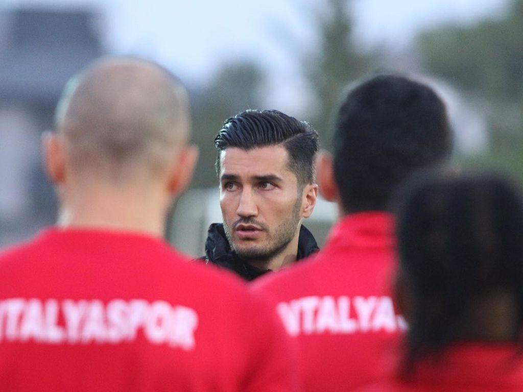 Antalyaspor Futbol Sorumlusu Nuri Şahin, aktif futbol yaşantısını sonlandırdığını açıkladı: